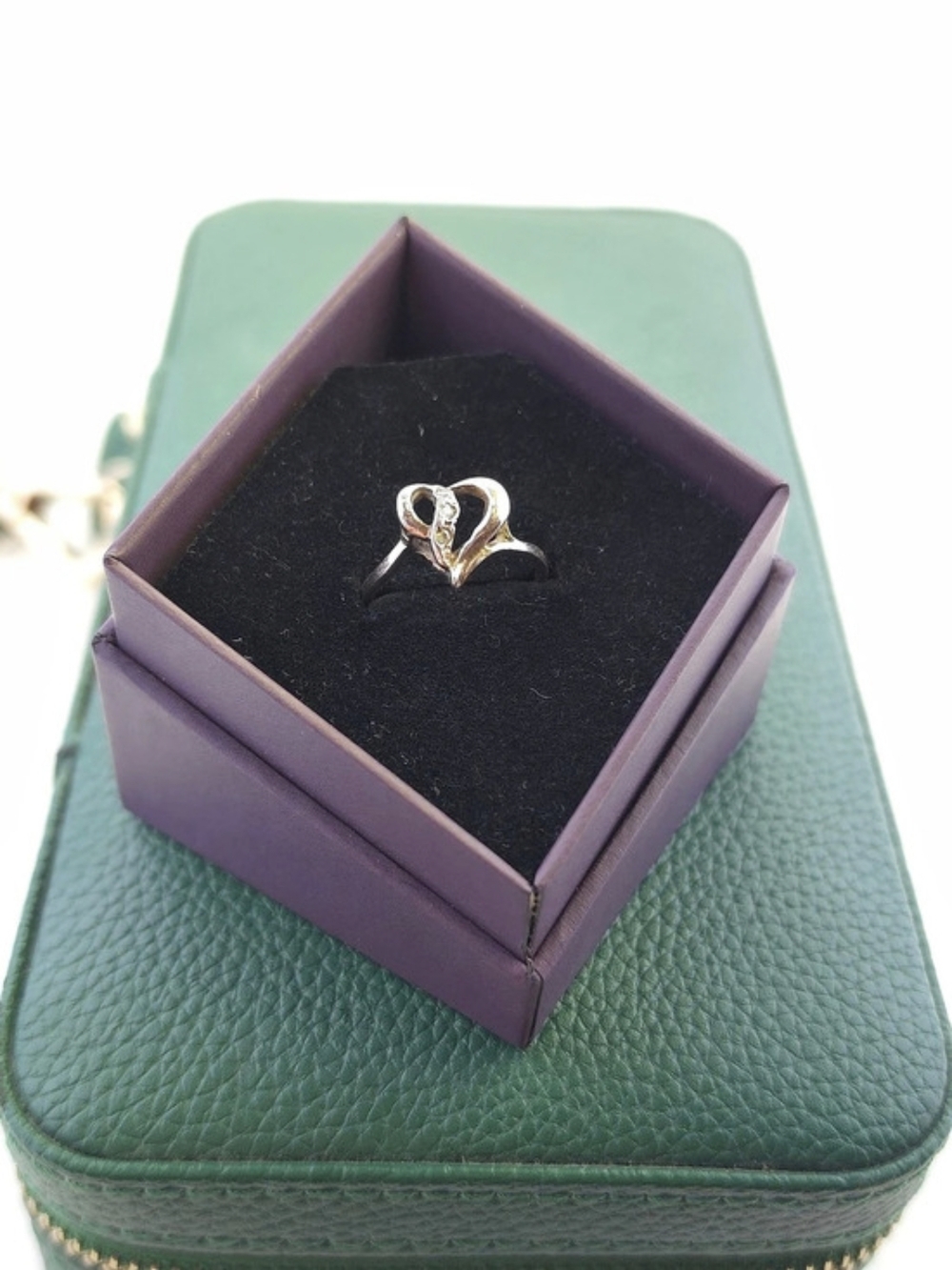 ✨ 10K Yellow Gold Heart Ring with Accent Stones ✨